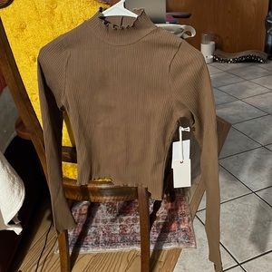 Good American Crop Lettuce sleeves